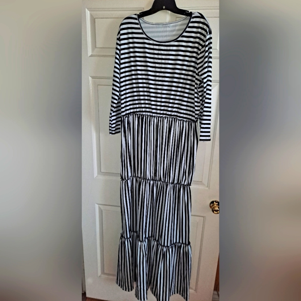3XL Long black and white dress